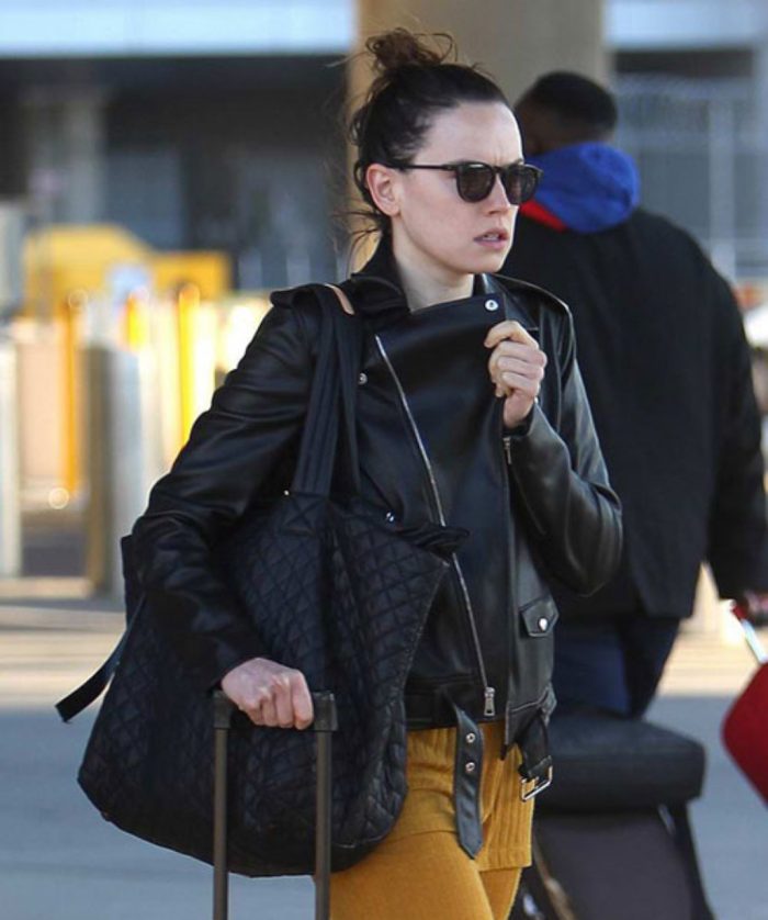 Daisy-Ridley-airport-Black-jacket